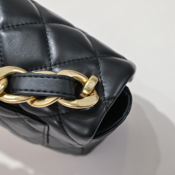 シャネルバッグ角部分ディテール